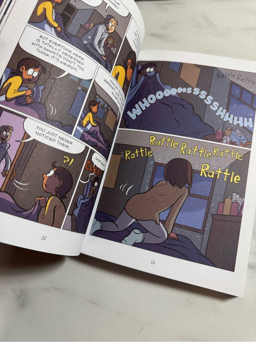 Ghosts Raina Telgemeier 2016 Scholastic Graphic Novel Paperback - Picture 3 of 3